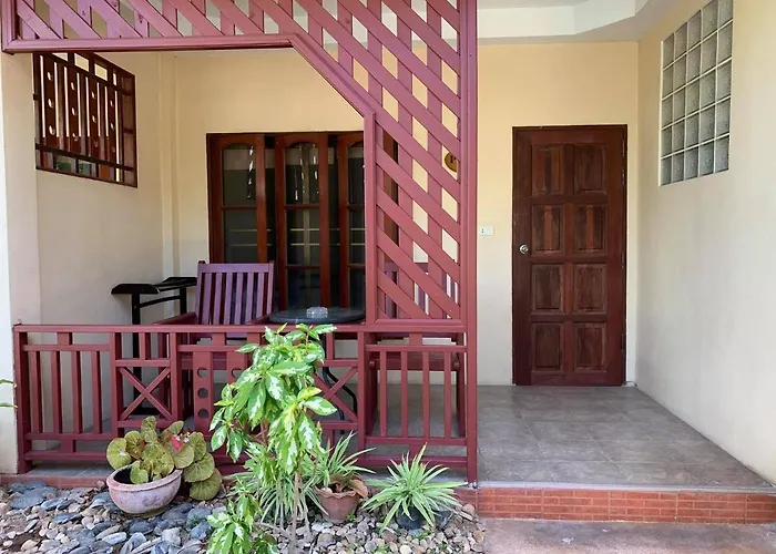Rattana Guesthouse & Bungalow