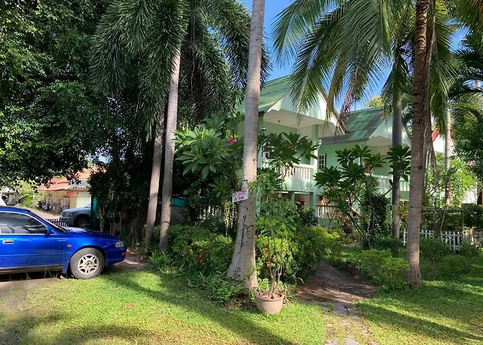 Rattana Guesthouse & Bungalow